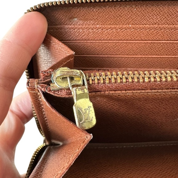 Louis Vuitton Monogram Leather Long Zippy Wallet - Picture 8 of 15